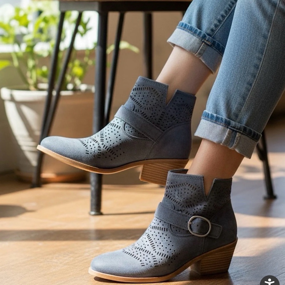 Sofft Adriana Perforated Suede Booties Women's 7M